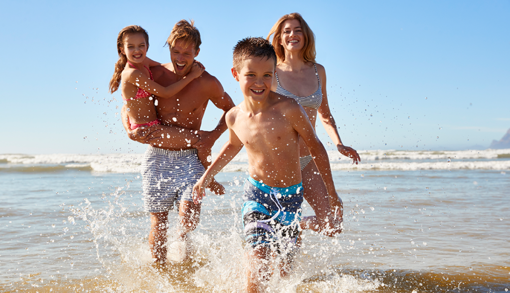 Vacances au bord de l’eau, comment en profiter avec des enfants ?